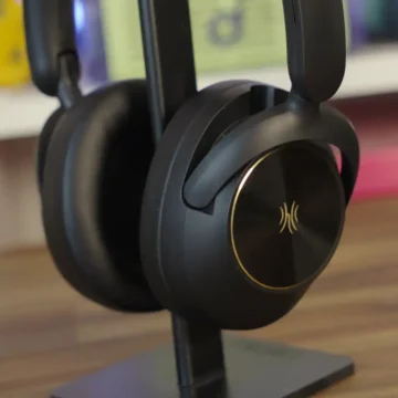 close up of OneOdio Focus A6 headphones