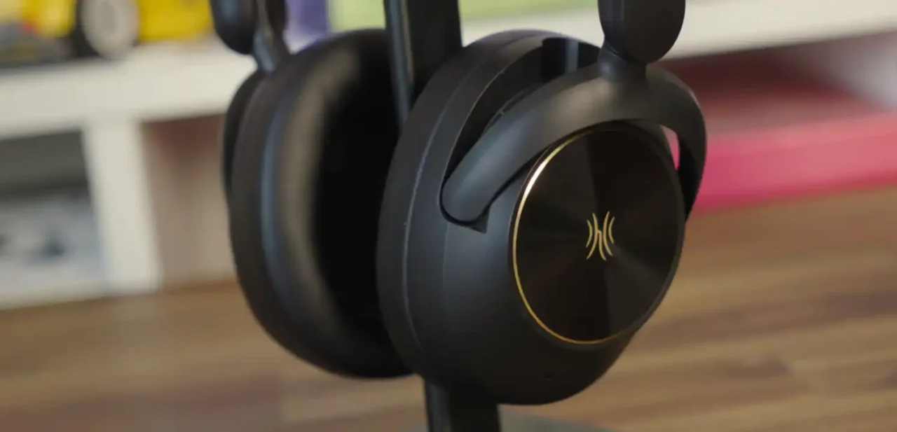 close up of OneOdio Focus A6 Headphones